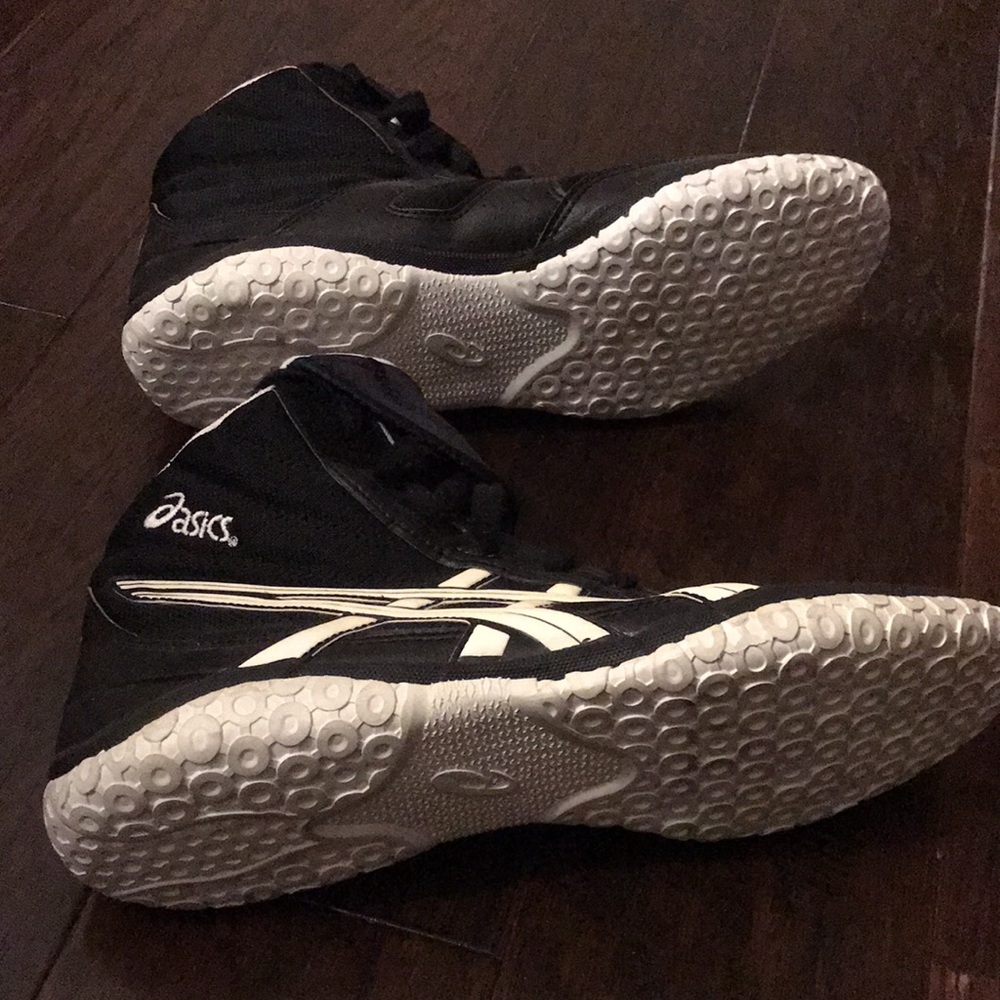 ASICS - Picture 5 of 11